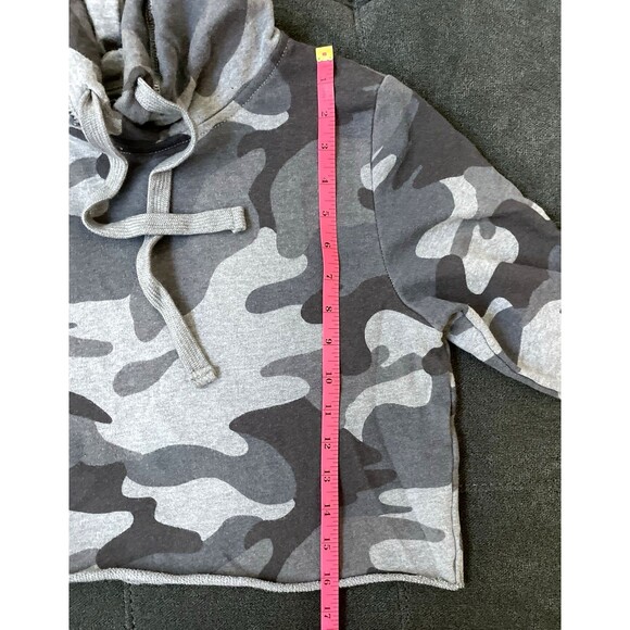 Hollister Girls Medium Boxy Black/Gray Camo Cropped Hoodie - Picture 9 of 9